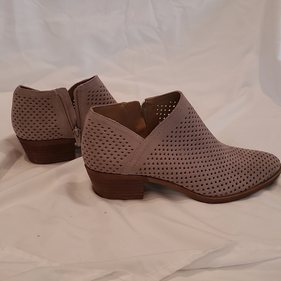 Lucky Brand Suede Ankle Bootie Size 6.5.  Perferated upper, side zip - Picture 3 of 10